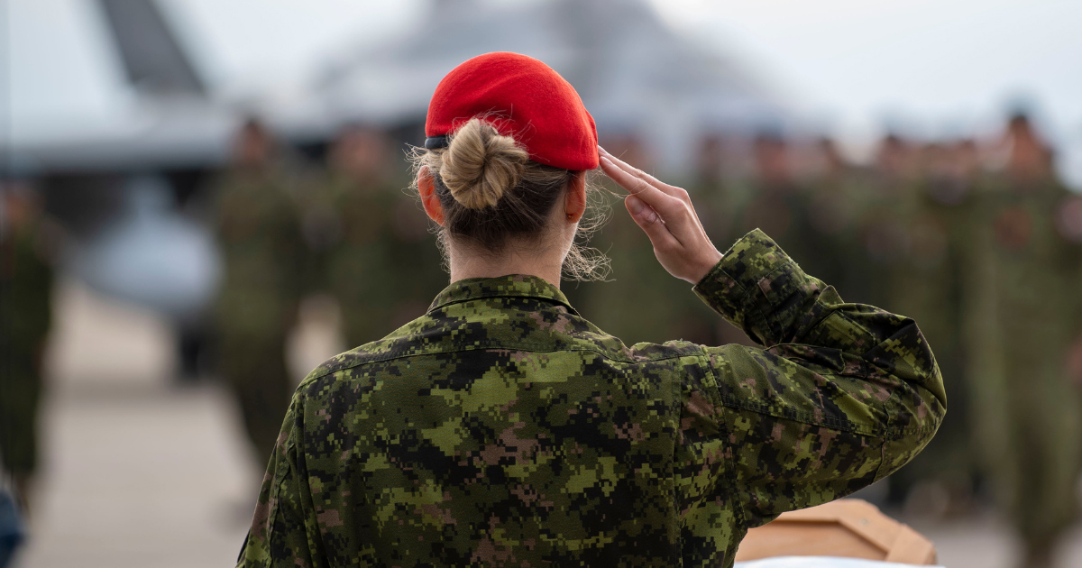 Femme militaire